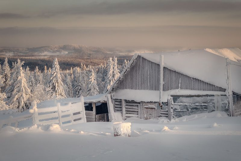зима, белая, гора, снег, мороз, солнце, день, дом, забор, сугробы, пермь Там где снегphoto preview