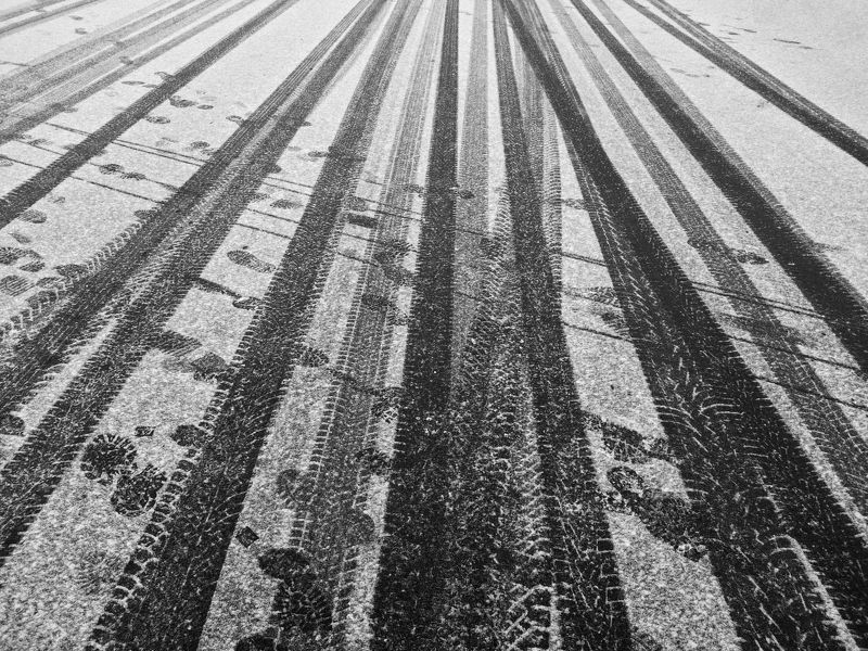 снег, следы, зима Люди и машиныphoto preview