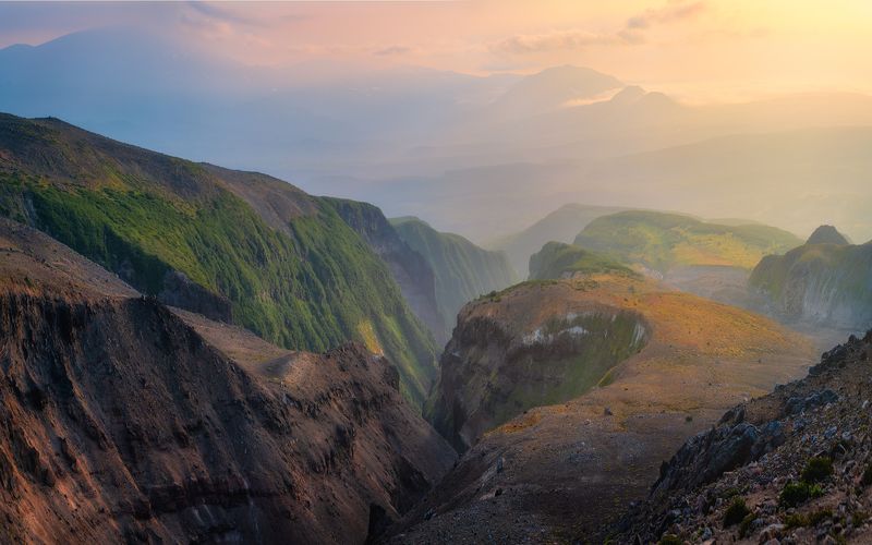 Каньон Опасный, вид со стороны водопада (Мутновский вулкан, Камчатка)