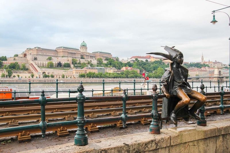 Будапешт, город, Венгрия, река, трамвайные пути, скульптура, девочка, принцесса Будапештphoto preview