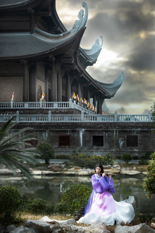 The flute girl and the biggest temple in Southeast Asia