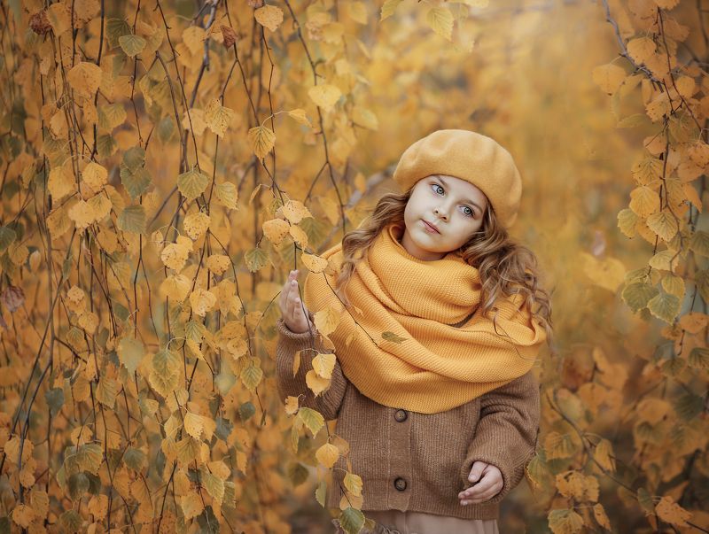 детский портрет Желтая осеньphoto preview