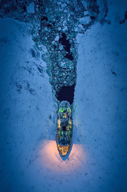 Ледокол Капитан Косолапов во льдах Финского заливаphoto preview