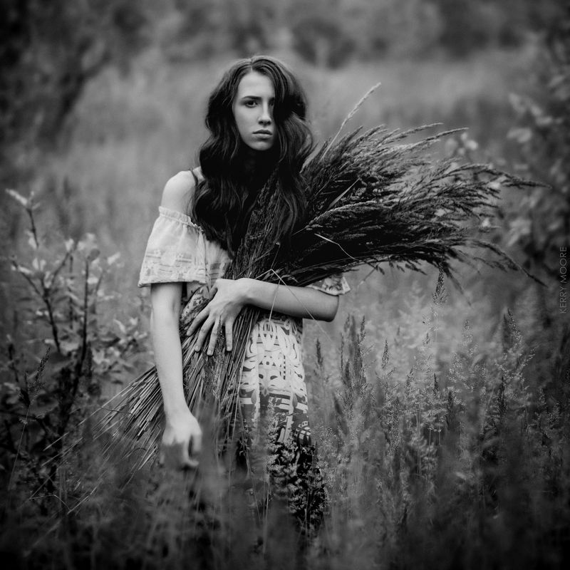 портрет, девушка,природа,поле,чёрно-белое Calmphoto preview