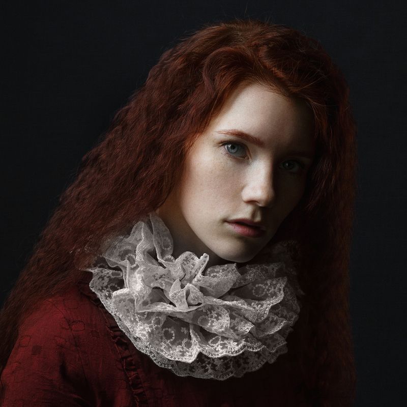 темная сторона, рыжие волосы, конопатая, девушка, пристальный взгляд,студия Олесяphoto preview