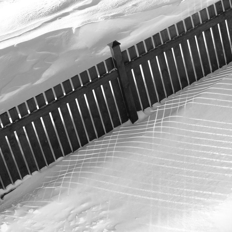 абстракция, забор, тень, снег Strange shadowphoto preview