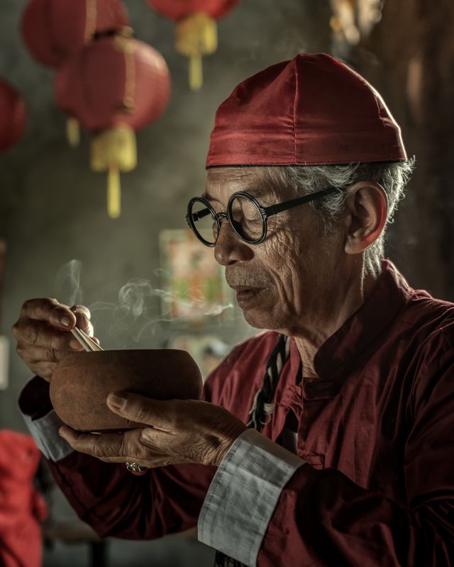 #maleportrait, #conceptualphotography, #chinese, #oldman A bowl of hot noodlesphoto preview