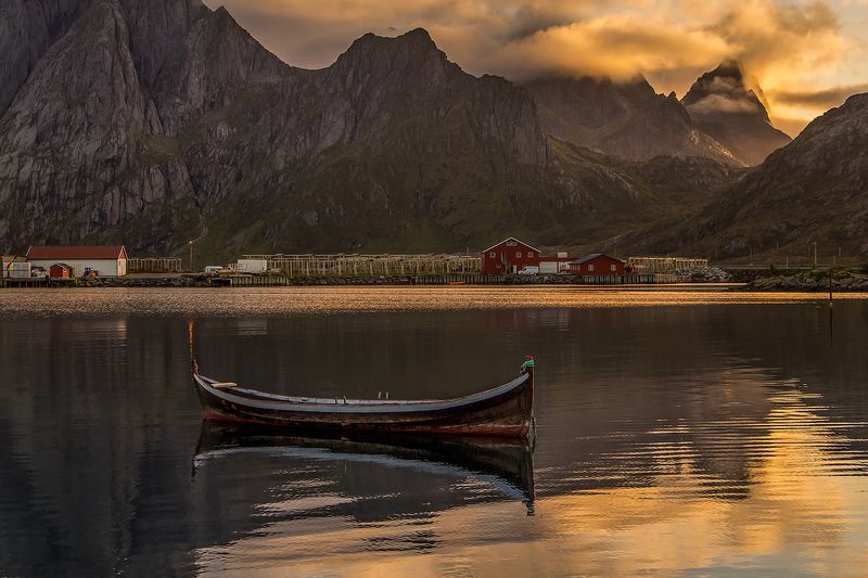 норвегия,лофотены,море,горы,лодка Колыбелька викинга.photo preview