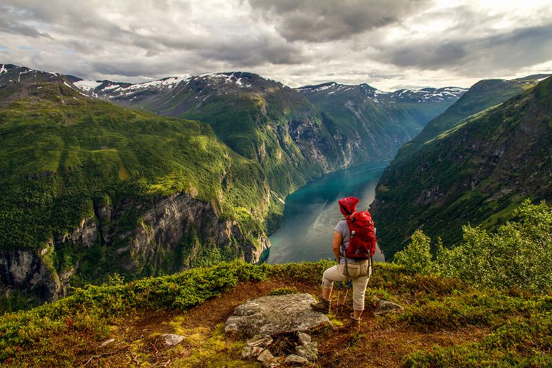 норвегия,гейрангер,путешествия Гейрангер и красная шапочкаphoto preview