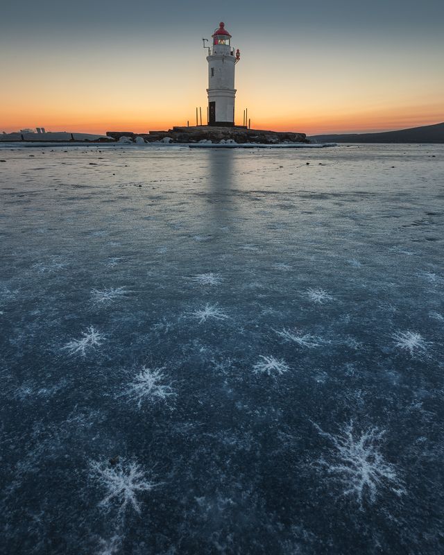 маяк, зима, лед, рассвет На рассветеphoto preview