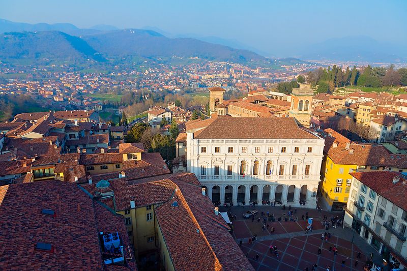 Над крышами Бергамо, Италияphoto preview