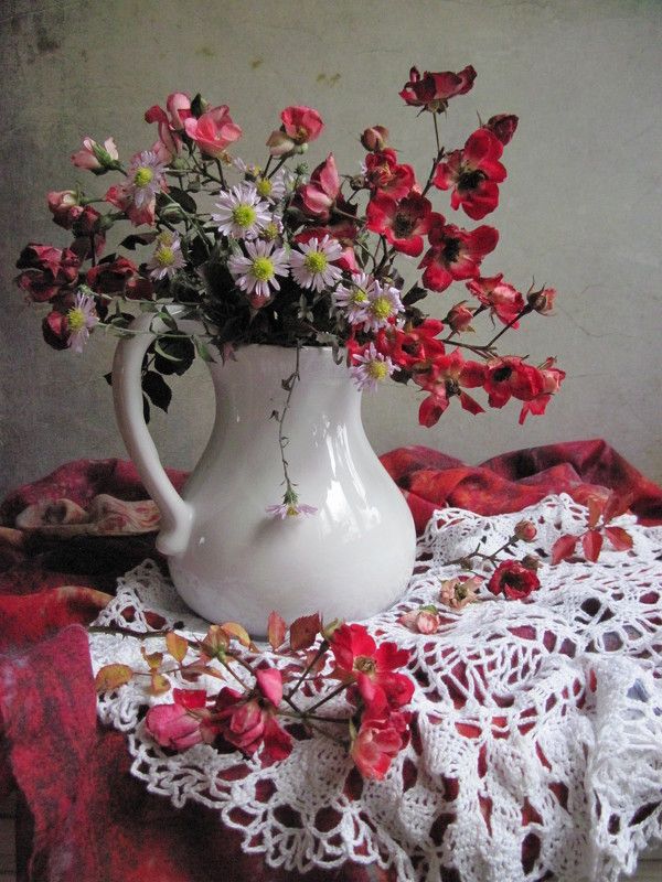 цветы, букет, розы, хризантемы, кувшин, фарфор, салфетка, шарф Миленькийphoto preview