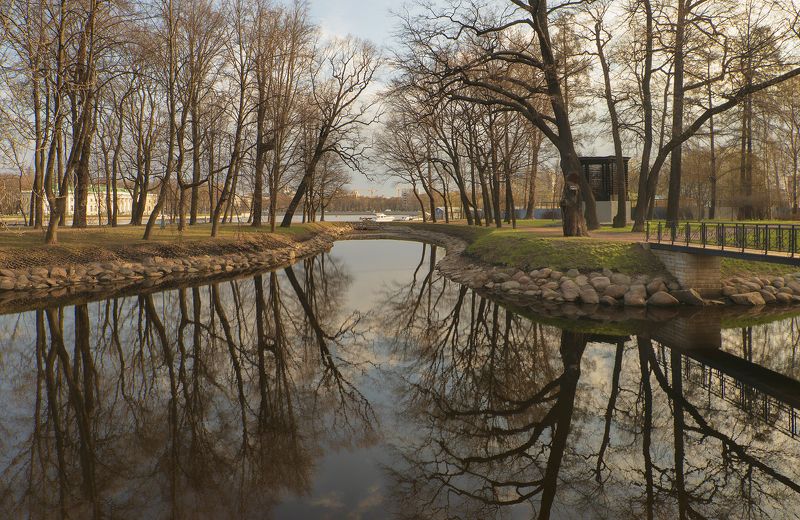 санкт-петербург.лопухинский, сад. весна в городеphoto preview