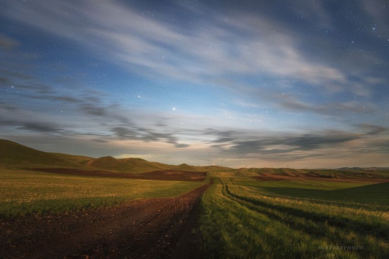 пейзаж, поле, горы, ночь, небо, звезды Лунная ночь в степиphoto preview