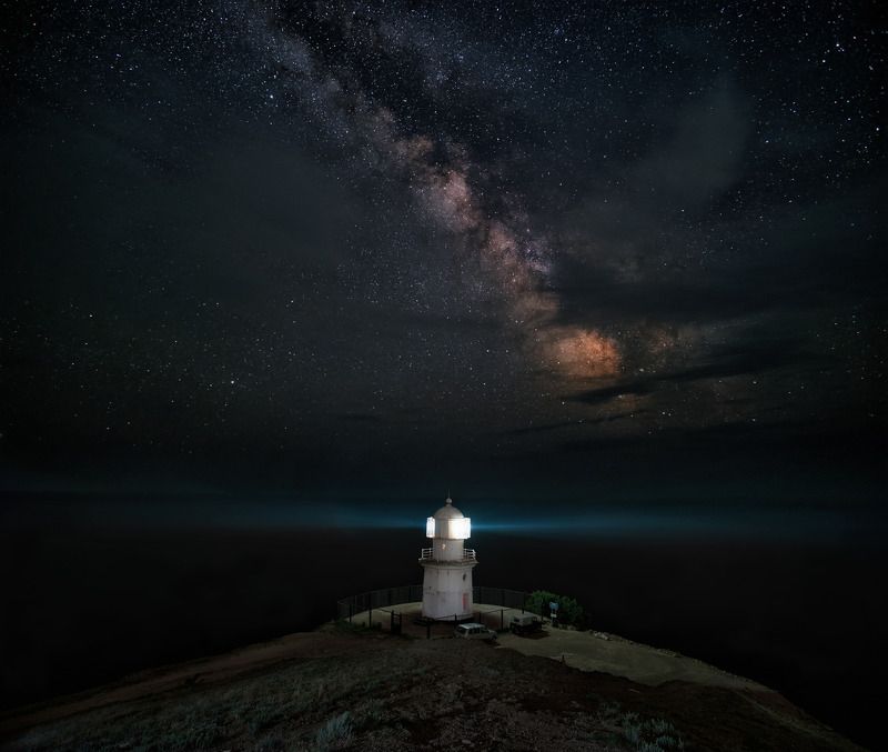 маяк, астрофотография, млечный путь Маяк на мысе Меганомphoto preview