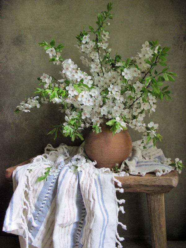 цветы, ветки, вишня, крынка, скатерть Вишенкаphoto preview