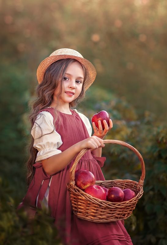 яблоневый сад, девочка, яблоки photo preview