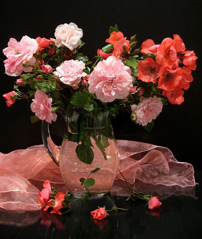 цветы, букет, розы, платок, розовый цвет, кувшин, стекло С кустовыми розамиphoto preview