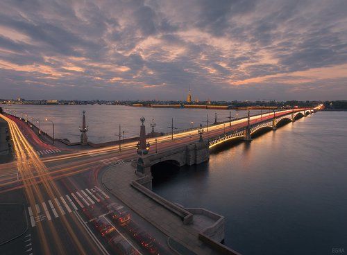 Троицкий мост vs Дворцовая набережная