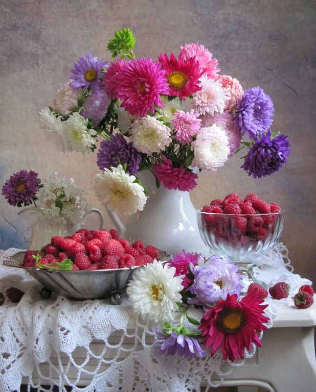 цветы, букет, астры, ягоды, малина, кувшин, креманка, фруктовница, салфетка Сладка ягода малинаphoto preview