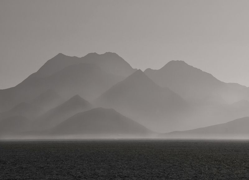 берег, чукотка, утро, горы, чайка, свет, туман, рейд берег Чукотки (B&W) фото превью