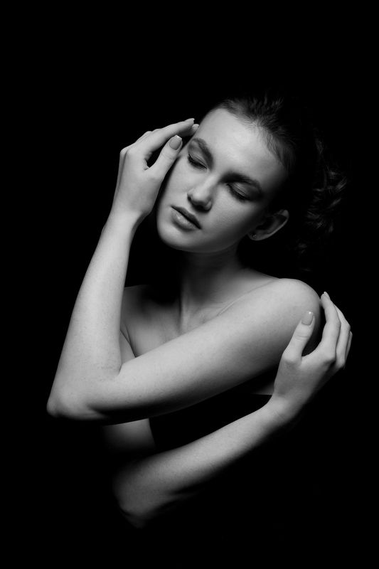 девушка красота портрет черно-белое Нежностьphoto preview