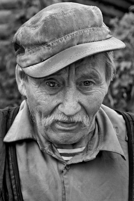 портрет, мужчина, заболотье, апатиты, деревня Сторожил деревни Заболотье 002photo preview