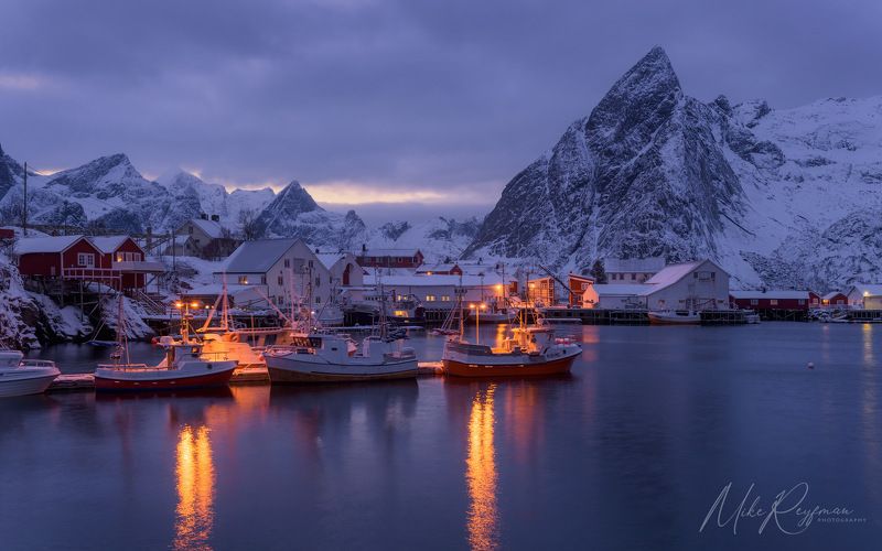 Colors of Arctic – Winter in the Lofoten Islandsphoto preview