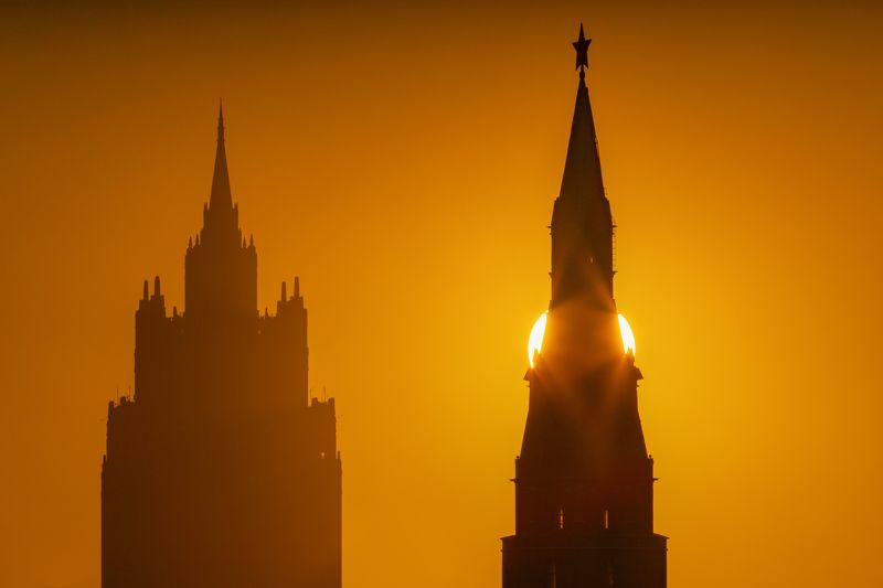 sunset sun fireball architecture skyscrapers moscow cityscape city russia москва Old World Bluesphoto preview