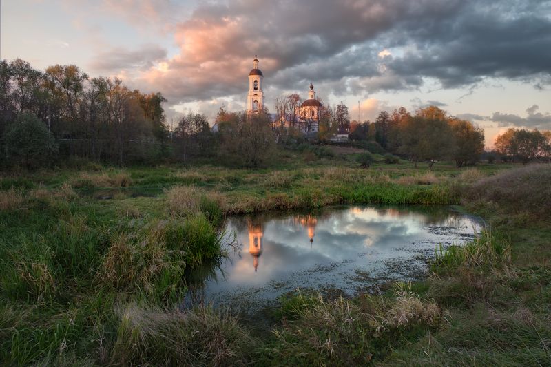 вечер,церковь,река,небо,облака,отражение в Филипповскомphoto preview
