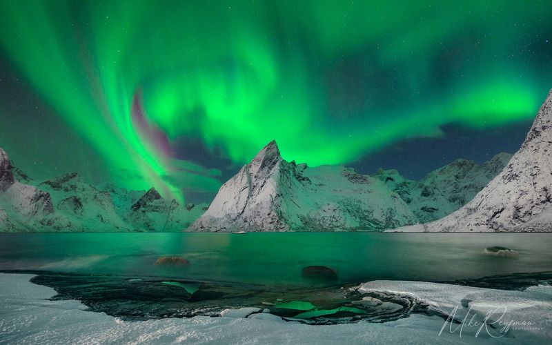 Colors of Arctic – Winter in the Lofoten Islandsphoto preview