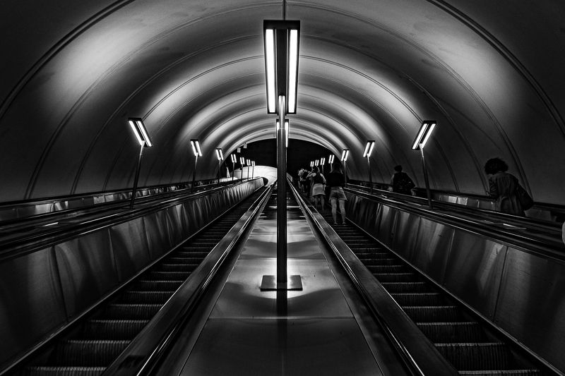метро, эскалатор, стрит, чб, чернобелое метросимметрияphoto preview