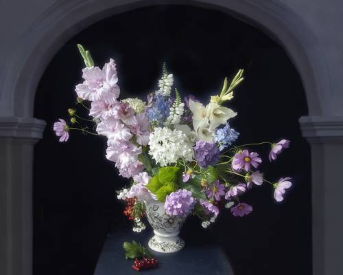 Натюрморт с букетом  садовых цветов