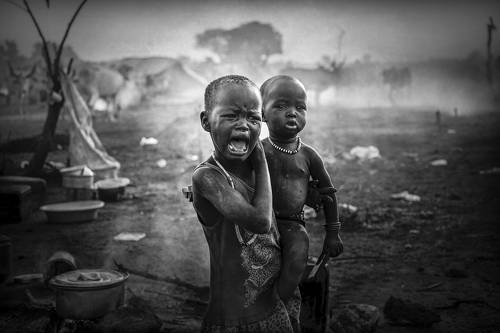Crying child Mundari,South Sudan