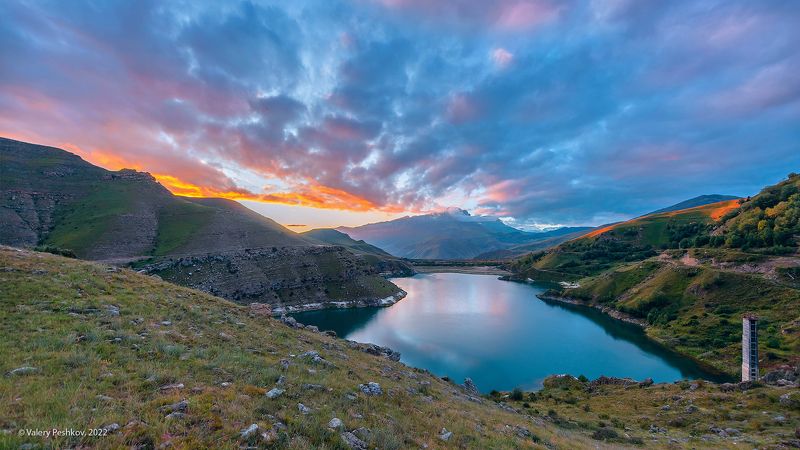 рассвет на озере, горное озеро, гижгит, баксан, кабардино-балкария, центральный кавказ Хроника рассвета на озере Гижгитphoto preview