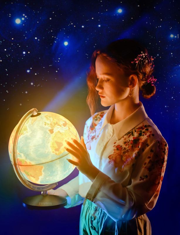портрет, девушка, ученица, глобус, звёзды Урок астрономииphoto preview