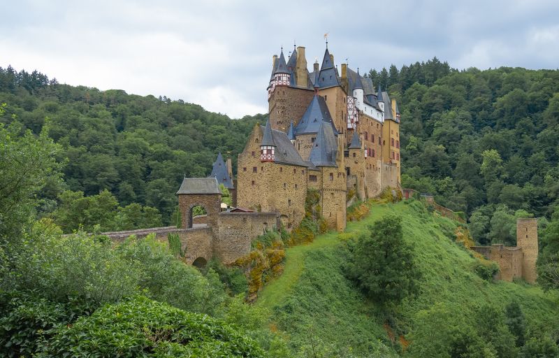 Замок Эльц неподалеку от Кобленца, Германия