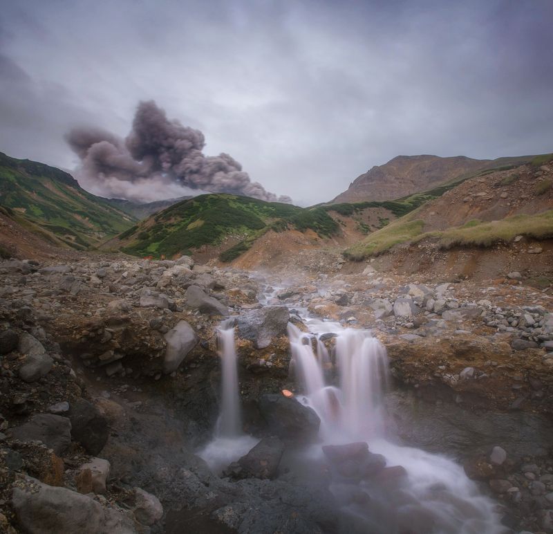 эбеко, вулкан, водопад, северные курилы, извержение, природа, пейзаж Вулкан Эбекоphoto preview