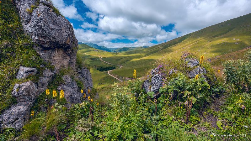 горная дорога, горные луга, пастбищные склоны, кабардино-балкария, центральный кавказ Горными дорогамиphoto preview