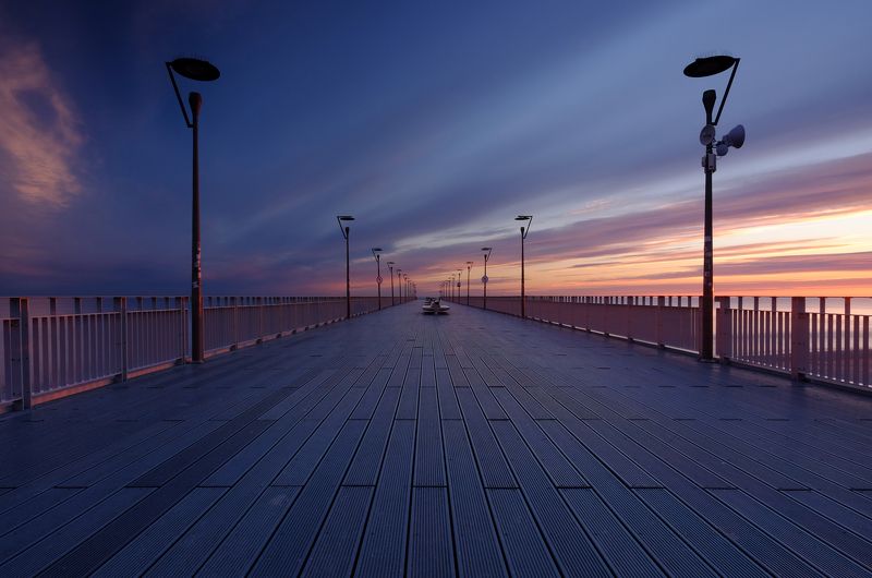 Walking pier