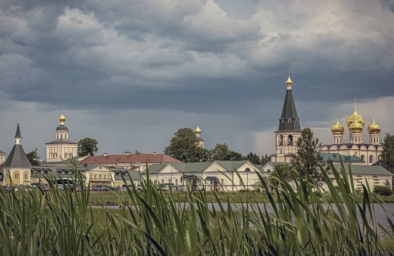 Был мелкий , моросящий дождь....