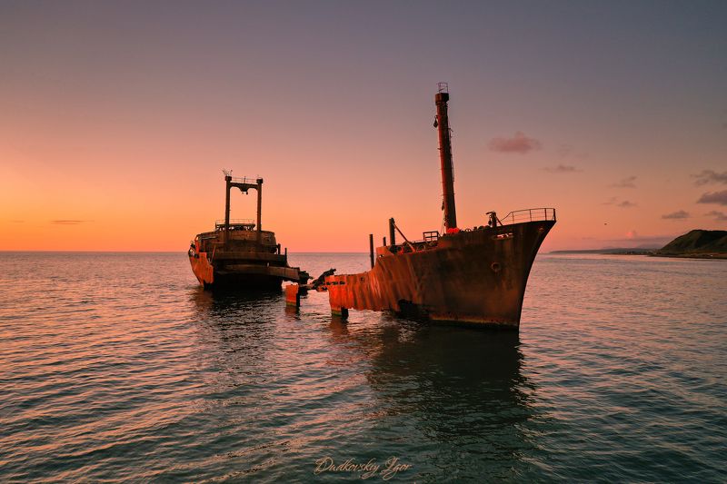 Закат,  корабль,  дрон,  море  Углегорск,  останки сухогруза. photo preview
