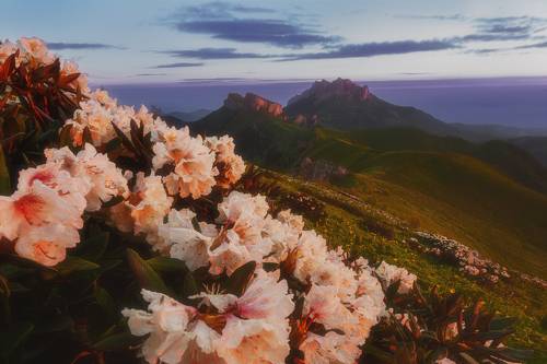 Рассвет на горе Асбестная с видом на Малый и Большой Тхачи