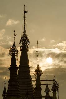 Пагода Шведагон на закате. Янгон. Мьянма