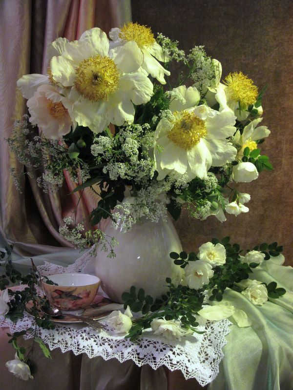цветы, букет, пионы, розы, сныть, ваза, фарфор С белыми пионамиphoto preview
