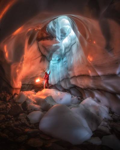 Снежная пещера Камчатки.