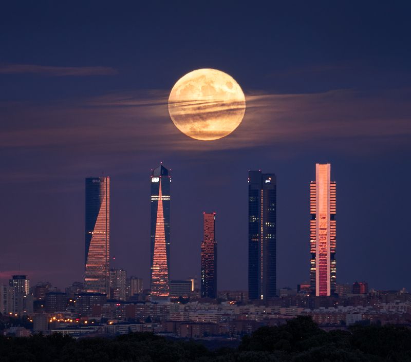 5 towers and moon