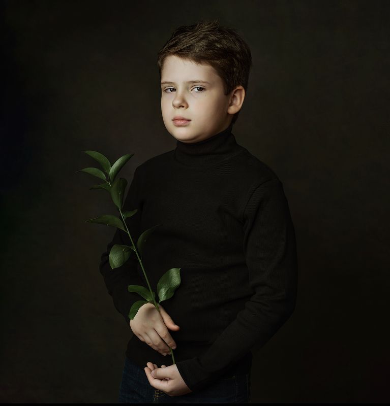 Мальчик с зеленой ветвью