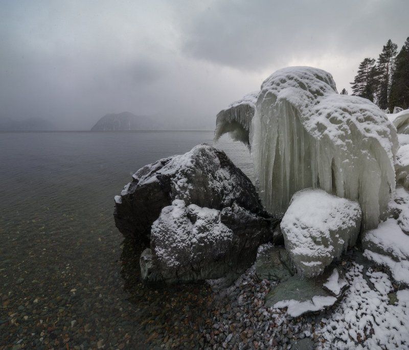 Застывшие мгновения Телецкого озера или в лапах сибирской зимы.photo preview