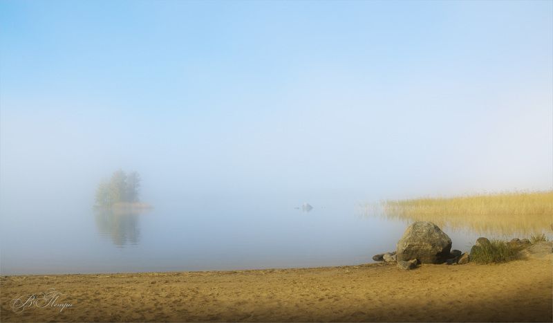 озеро туман остров камни Туманное утроphoto preview